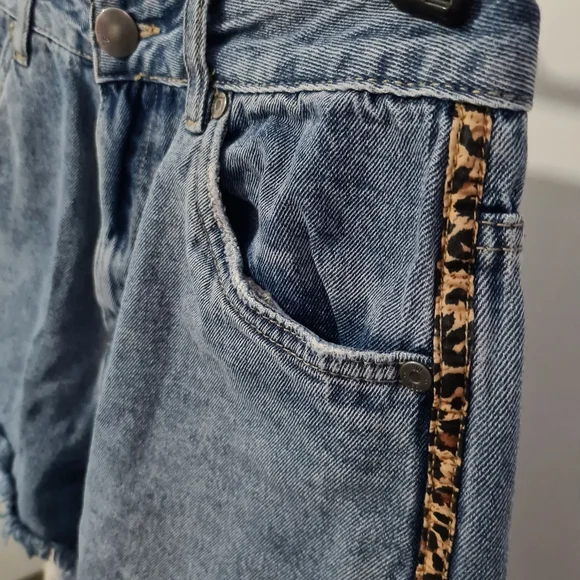 Cotton on size 12 denim shorts - Picture 2 of 4